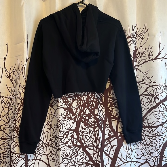 “Queen Of Hearts” Crop Sweater - Picture 4 of 6